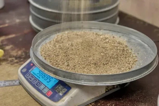 Korngrößenanalyse in Trier: Siebung und Hydrometer aus unserem Labor